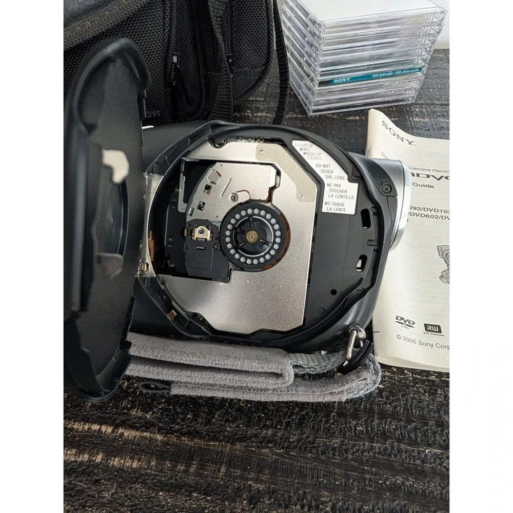 Sony DCR-DVD92E Handycam DVD Camcorder Digital Video DVD-R/RW DVD+RW Nightshot